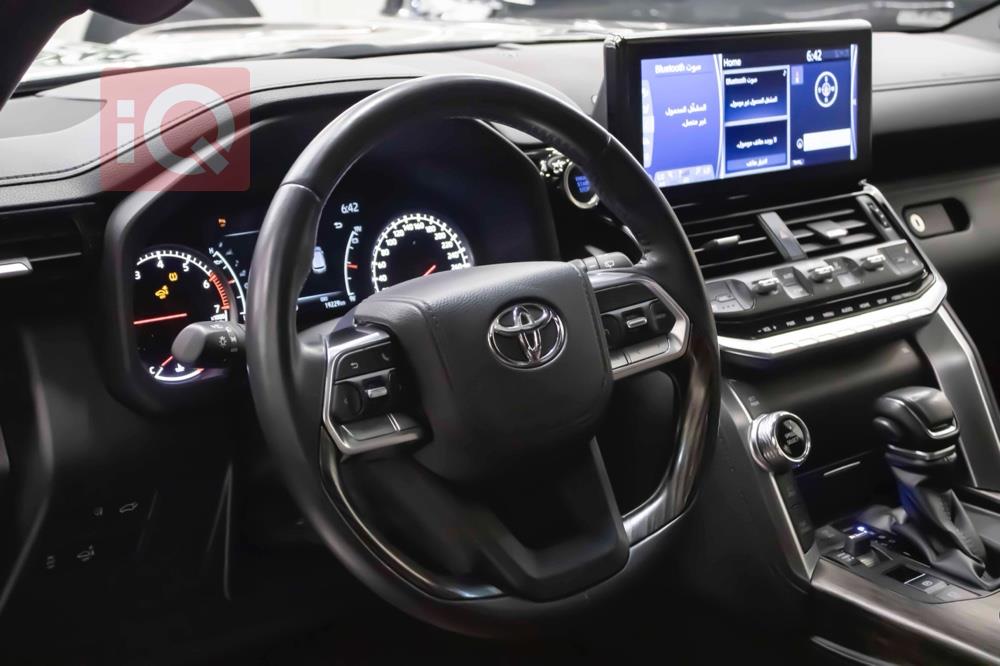 تۆیۆتا لاند کروزەر